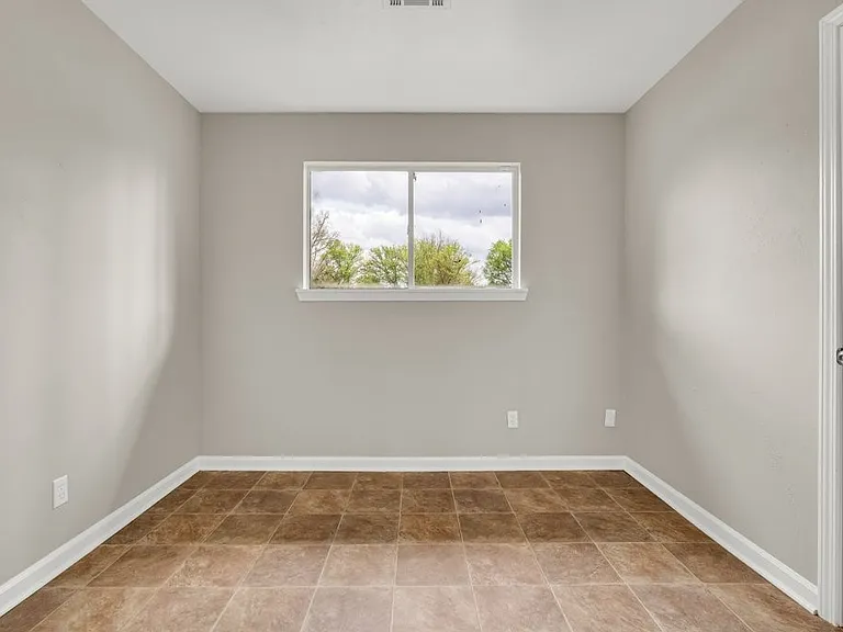 805 Spruce St — Photo 10