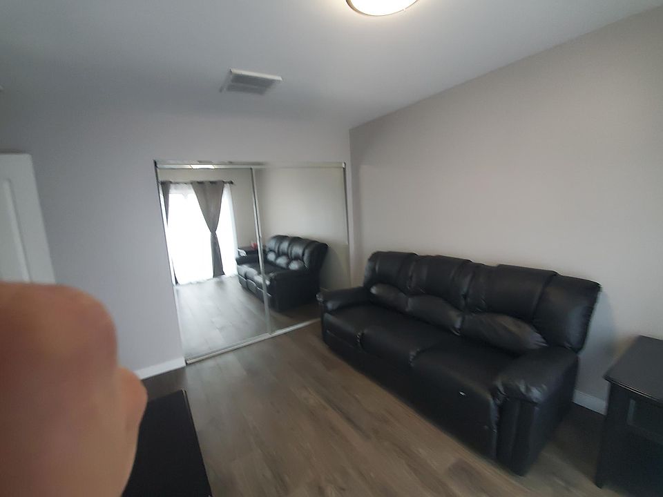 1st image of 6032 Vineland Ave #1/2