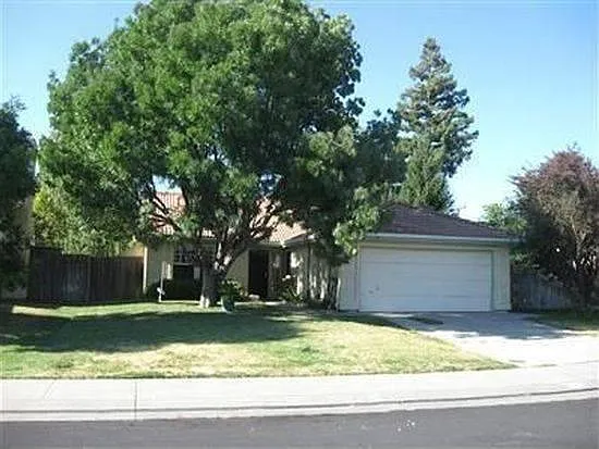1384 Somerset Dr — Photo 1