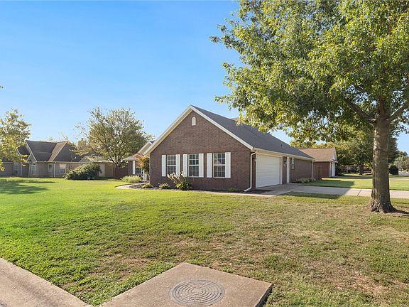 3rd image of 305 Center Dr