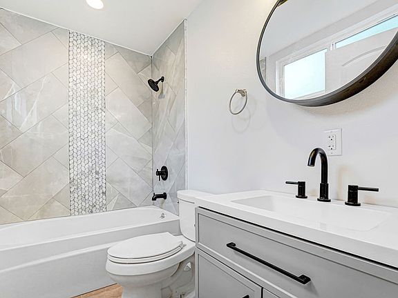 3rd image of 400 W 109th St