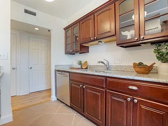4th image of 416 Commonwealth Ave APT 611