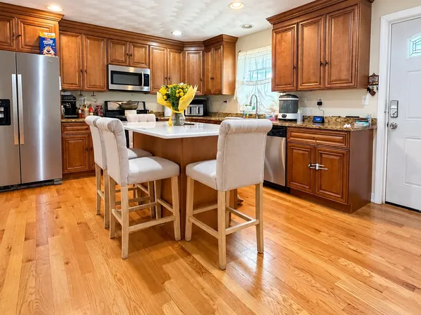 395 Lee Burbank Hwy APT 5, Revere, MA 02151