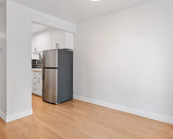 Van Lloyd Apartments — Photo 16