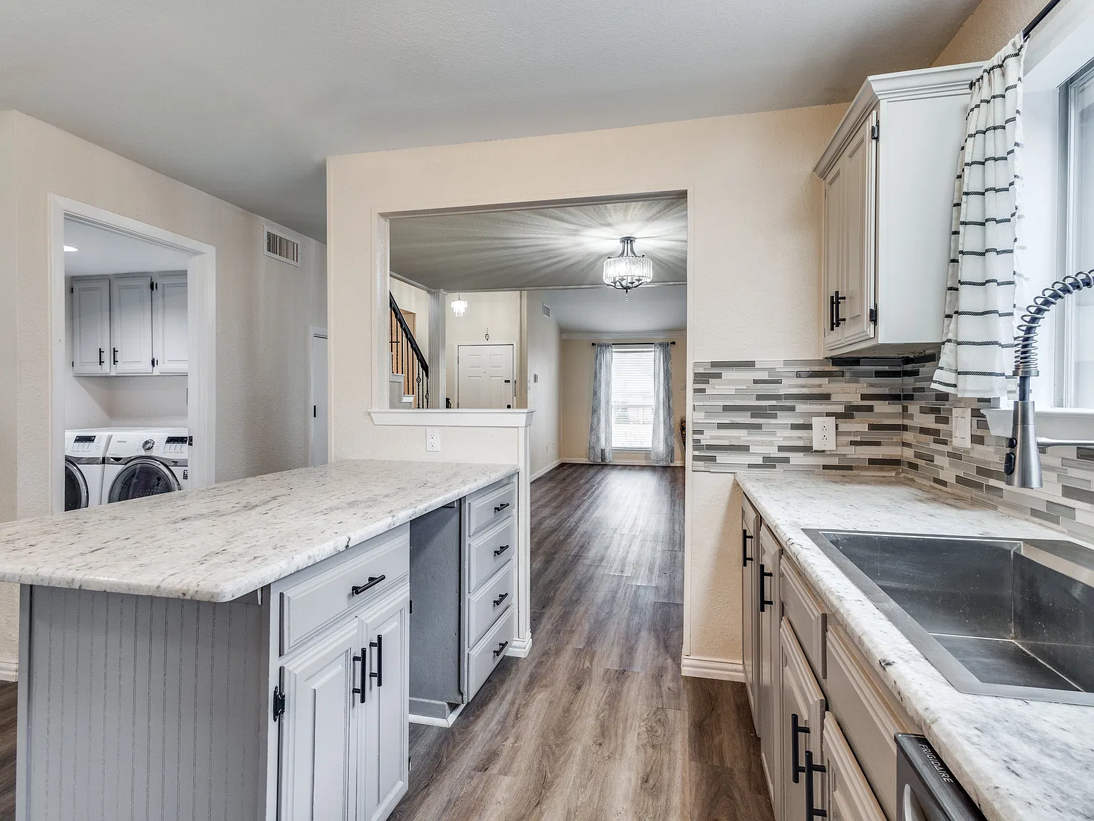 5 bed, 2255 sqft, $3,000 — Photo 3