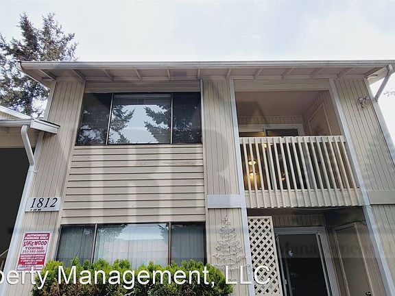 4th image of 1812 I St NE APT D