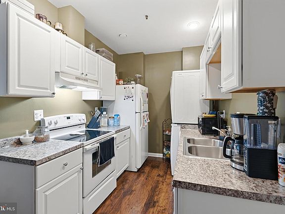 3rd image of 5911 Edsall Rd Penthouse G13