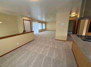 19531 36th Ave NE, Lake Forest Park, WA 98155