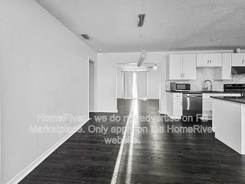 4 bed, 3.0 bath, 1985 sqft, $2,900 — Photo 4