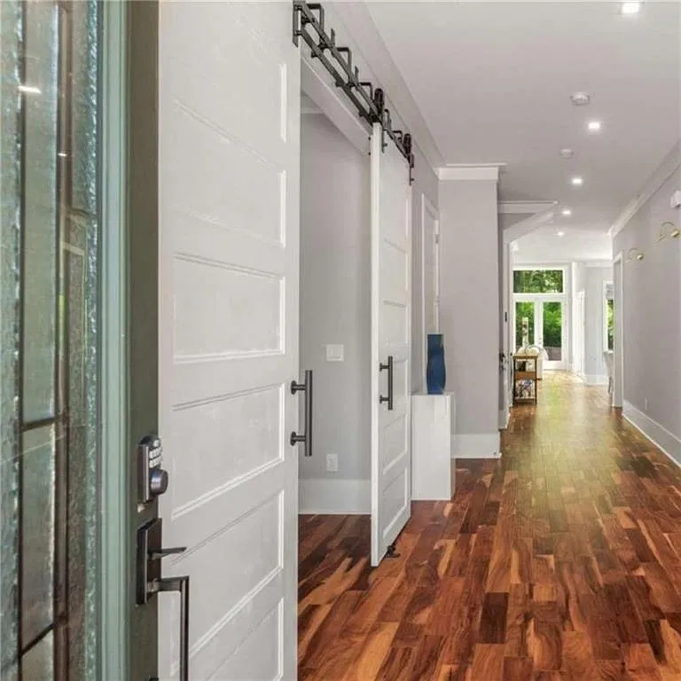 4 bed, 4.5 bath, 4262 sqft, $4,500 — Photo 3