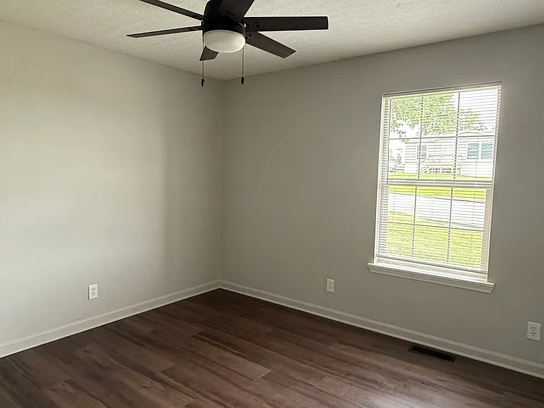 492 Landis Ln — Photo 13