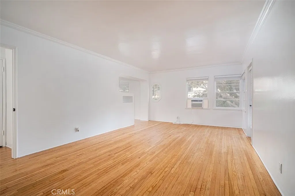 1 bed, 900 sqft, $2,700 — Photo 3