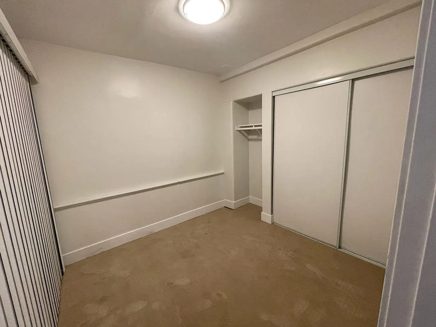 3 BD 1 BA- 1/2 duplex 6 Blocks From Beach Fenced Front & Backyard — Photo 4