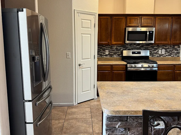 5152 Comanche Trl — Photo 4
