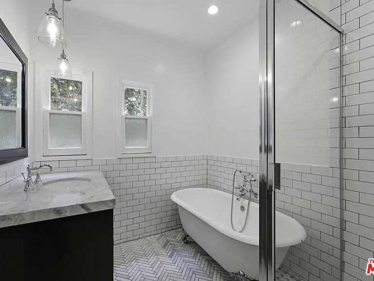 920 N Genesee Ave — Photo 11