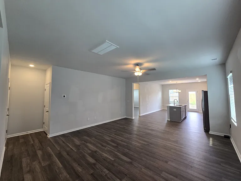 517 Sandy Hollow Dr — Photo 2