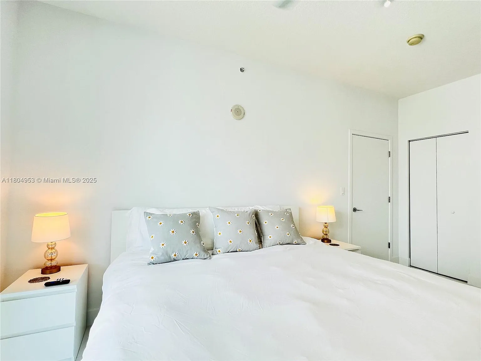2 bed, 1024 sqft, $4,295 — Photo 2