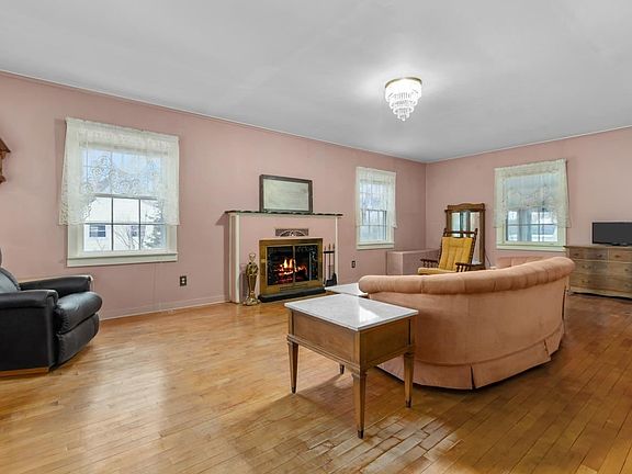 4th image of 1703 Algoma Blvd