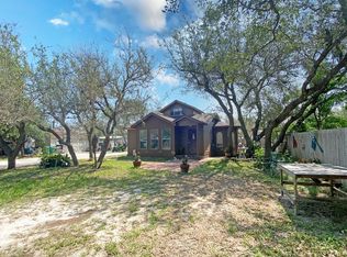 908 Mission Rd, Rockport, TX 78382