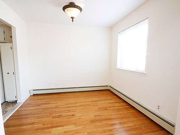 4th image of 3162 44th St