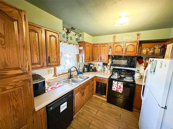 2nd image of 10689 W Highway 32