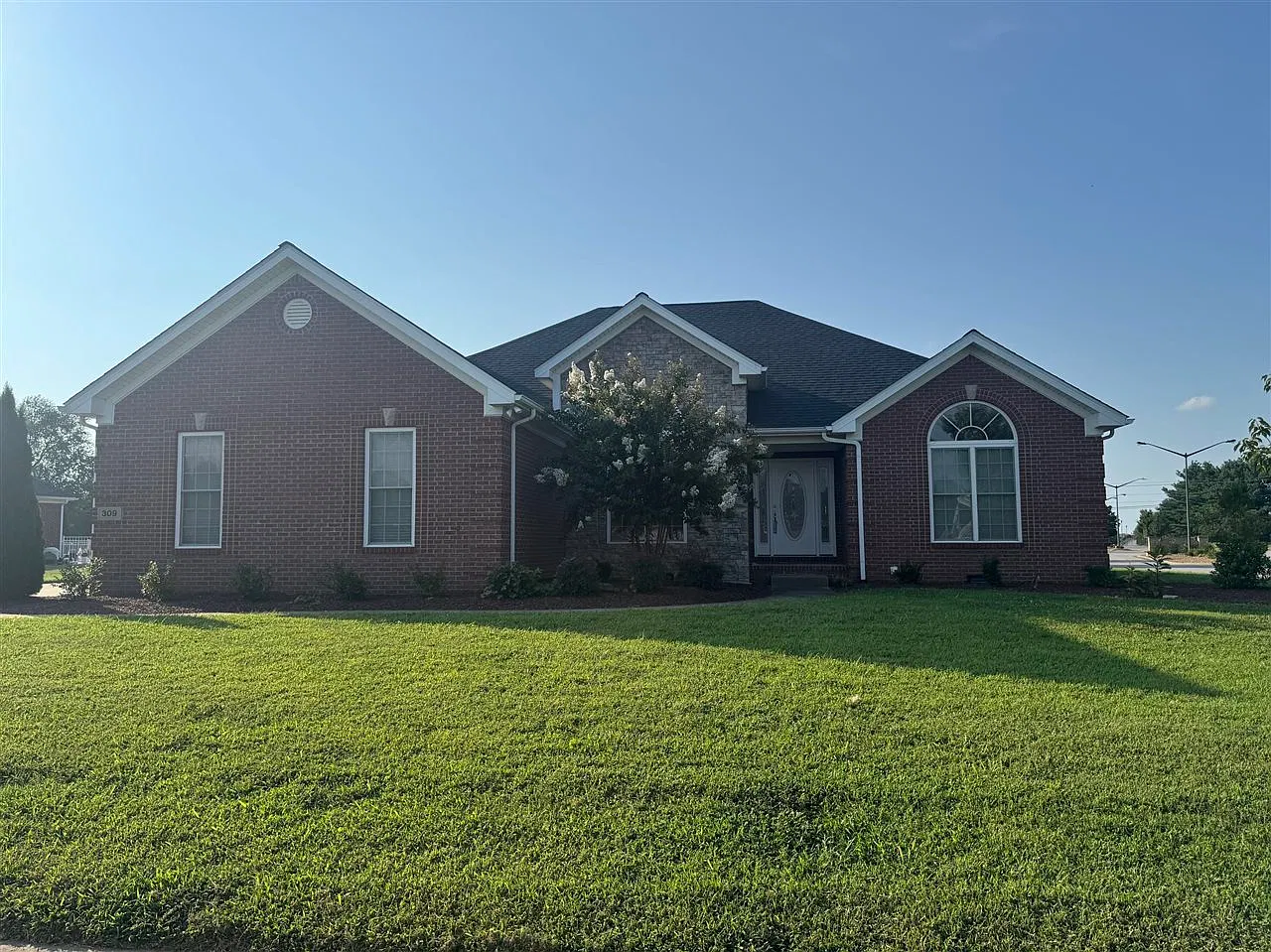 4 bed, 2062 sqft, $2,200 — Photo 1