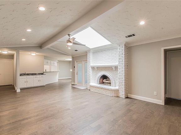 4th image of 2405 Fairview Dr