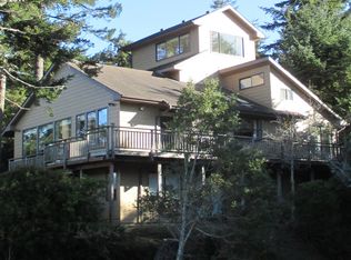 1064 Lakeshore Dr, Port Orford, OR
