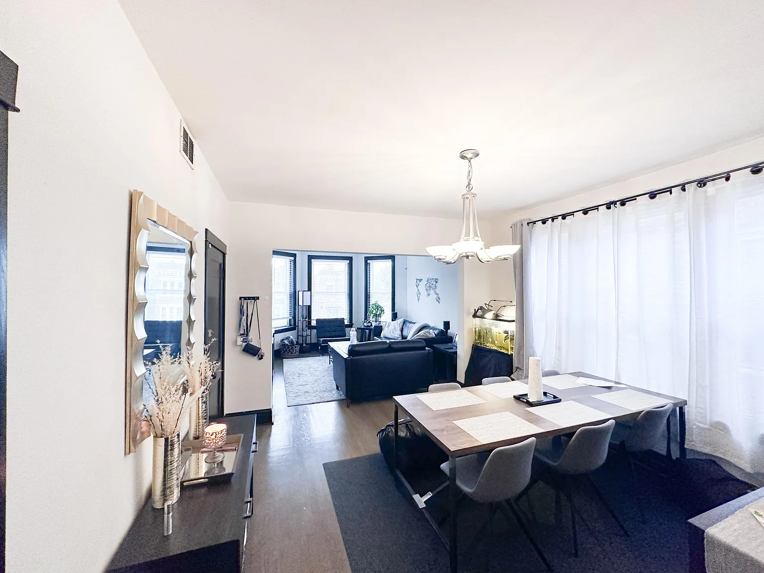 3 bed, 1000 sqft, $2,100 — Photo 2