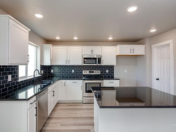 3rd image of 19363 Susquehanna Way