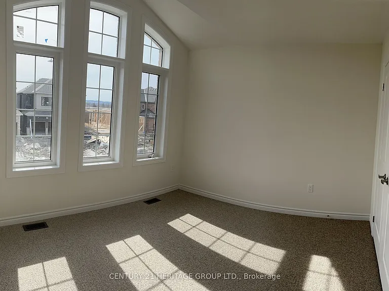 181 Ferragine Cres — Photo 4