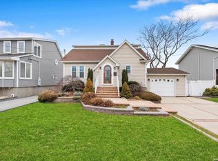 135 Annuskemunnica Rd, Babylon, NY 11702