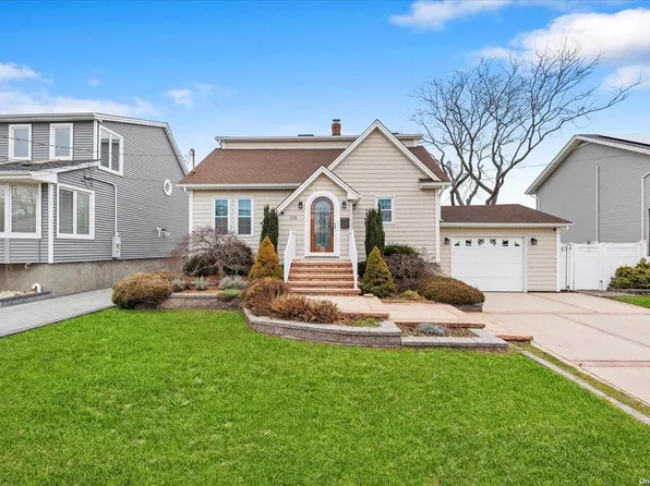 135 Annuskemunnica Road, Babylon, NY 11702