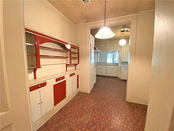 4th image of 2426 Marye St