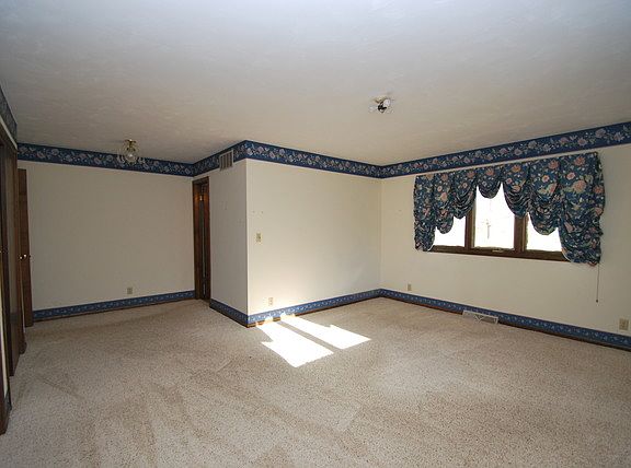 4th image of 24008 Lakeview Dr