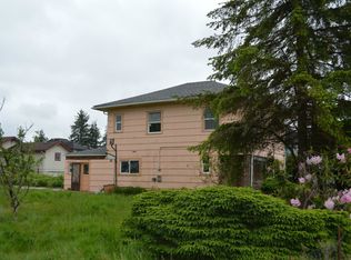 229 12th St, Raymond, WA 98577