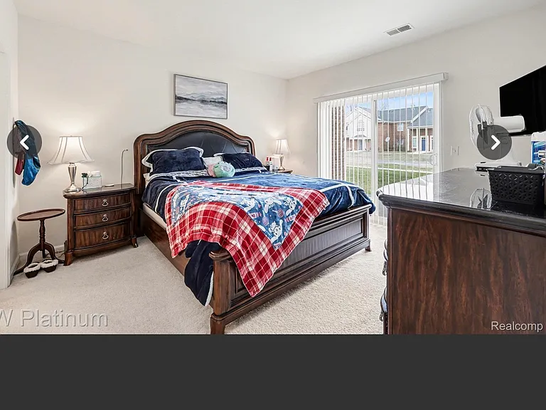 S Pointe Ln — Photo 8