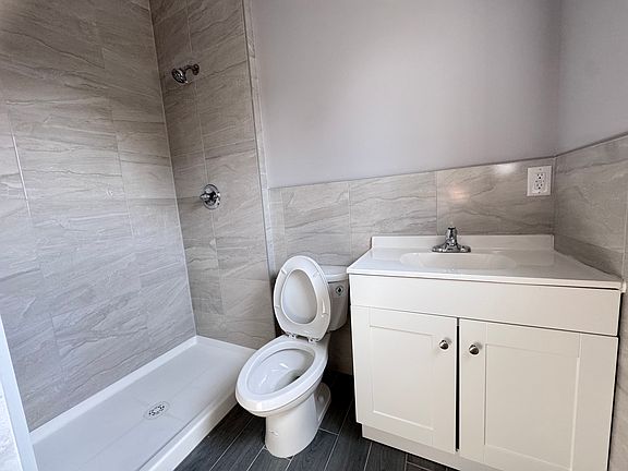 5th image of 200 Bryant Ave #2