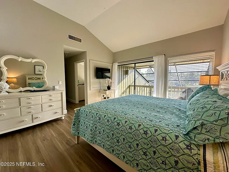 9942 Sawgrass Dr E — Photo 23