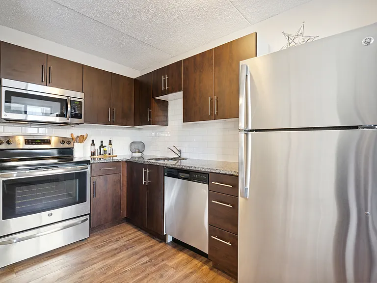 123 10th Ave SW — Photo 33