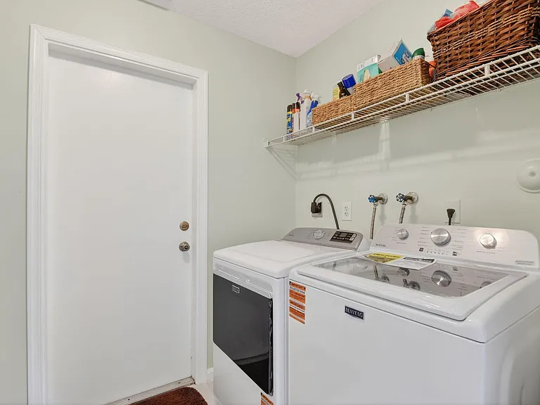 1080 Salmon Isle — Photo 32