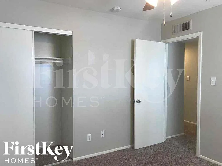 514 E Taylor St — Photo 11