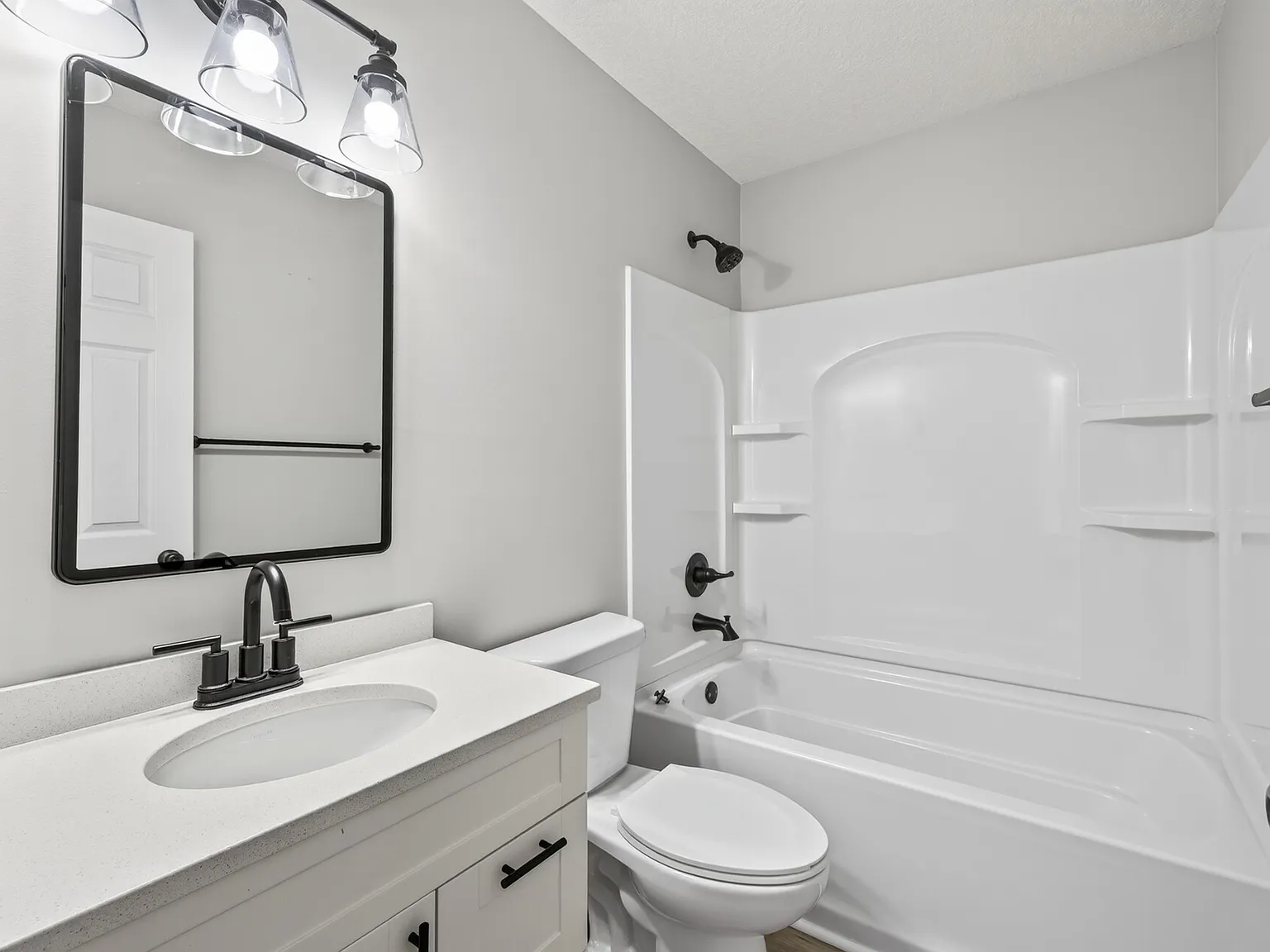 2 bed, 1360 sqft, $1,900 — Photo 2