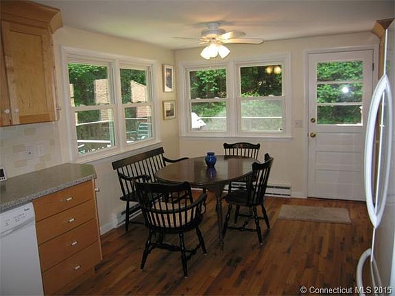 5th image of 31 Farnsworth Dr