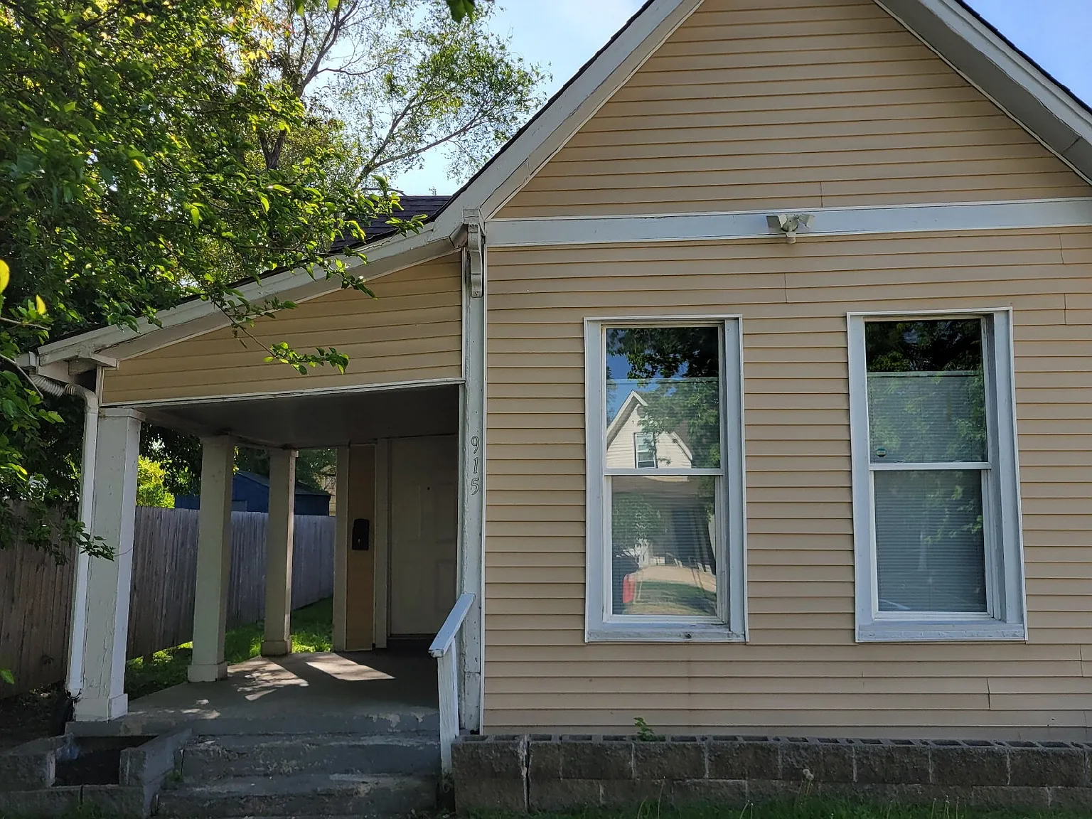 2 bed, 1.0 bath, $1,195 — Photo 4