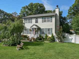 347 Revilo Ave, Shirley, NY 11967