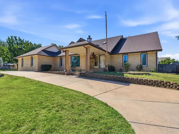1501 Sandalwood Dr, Haysville, KS 67060