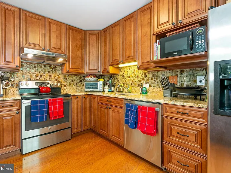 13662 Barren Springs Ct — Photo 24