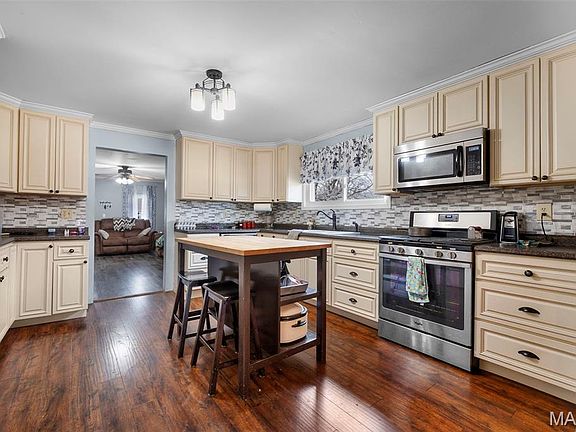 2nd image of 112 N 6th St