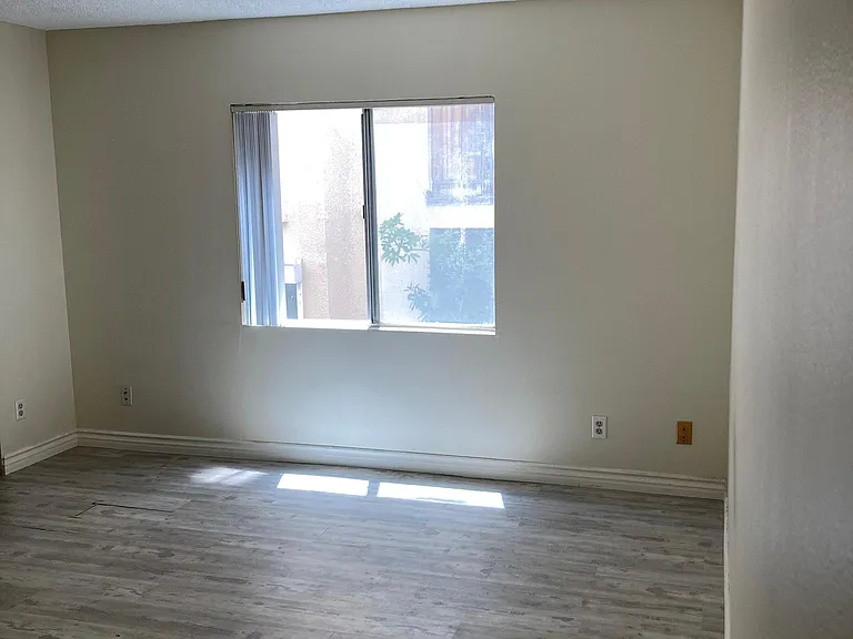 1924 Pelham Ave #202 — Photo 9